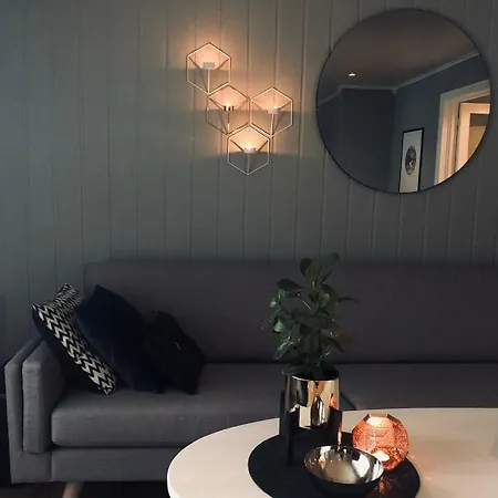 Koselig Enebolig I Barnevennlig Strok